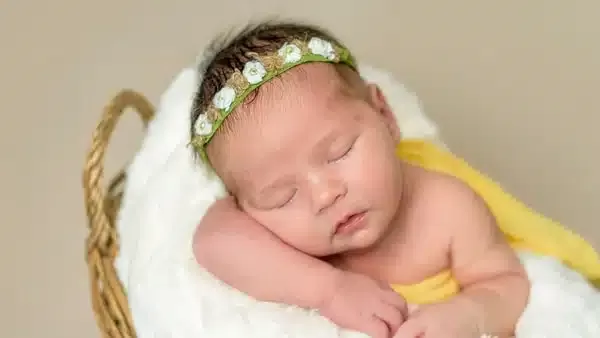 Cha mẹ đặt tên mong con gái họ Đặng bản lĩnh, kiên cường