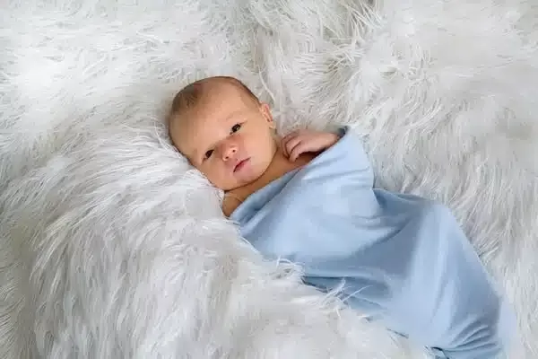 Đặt tên con bằng số hoặc ký tự đặc biệt sẽ gây khó khăn trong quản lý hộ tịch và bị từ chối cấp giấy khai sinh